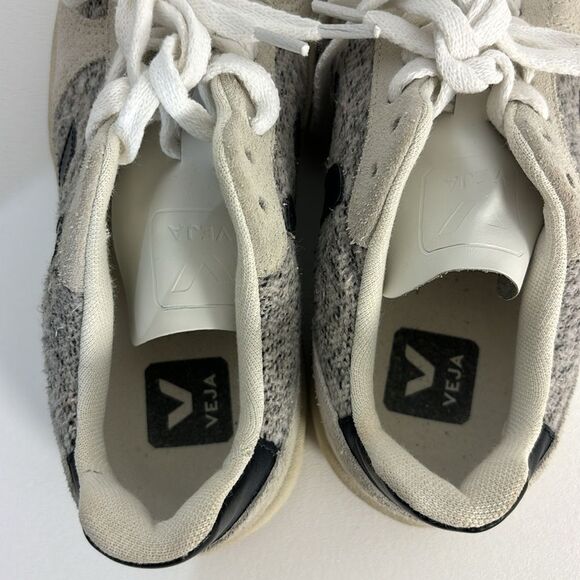 Veja V-10 Sneakers - Snow/Black- Size 5 - Picture 4 of 5